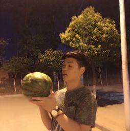 娱乐吃瓜酱男生身高,娱乐吃瓜酱男生，究竟有多高？